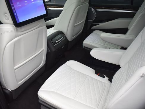 Certified 2026 Cadillac Escalade Platinum Sport w/ LPO, ONYX Package AWD/4WD image 26