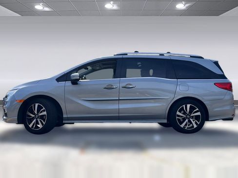 Used 2019 Honda Odyssey Elite image 2
