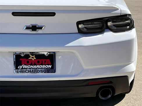 Used 2020 Chevrolet Camaro LT w/ RS Package image 6