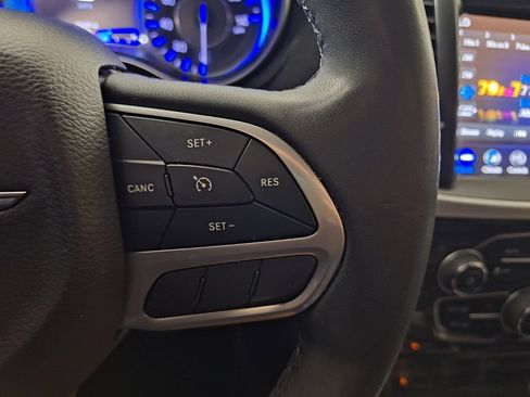 Used 2022 Chrysler 300 Touring L RWD image 18
