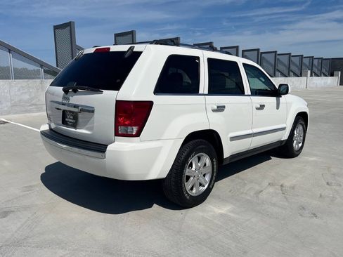 Used 2010 Jeep Grand Cherokee Limited AWD/4WD image 7