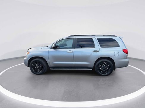 Used 2010 Toyota Sequoia Platinum image 5