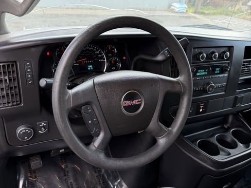 Used 2017 GMC Savana 2500 RWD image 12