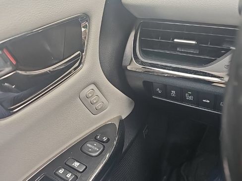 Used 2017 Toyota Avalon Limited w/ Carpet Mat Package FWD image 18