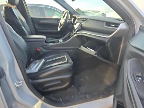 Used 2023 Jeep Grand Cherokee Altitude AWD/4WD image 17