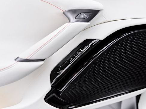 Used 2022 Ferrari Roma RWD image 45