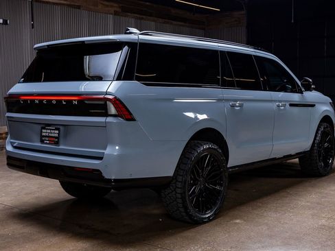 Used 2025 Lincoln Navigator L Reserve w/ Jet Appearance Package image 10