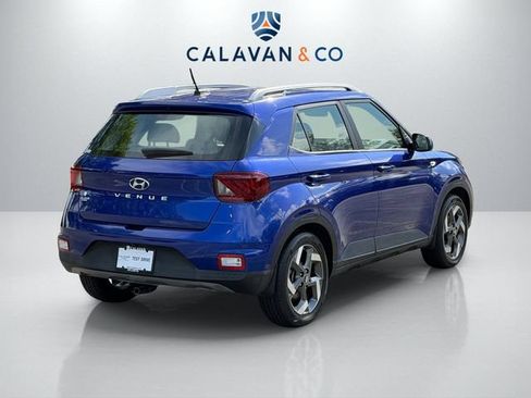 Used 2024 Hyundai Venue Limited FWD image 7