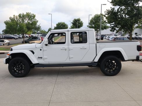 Used 2022 Jeep Gladiator Overland AWD/4WD image 6