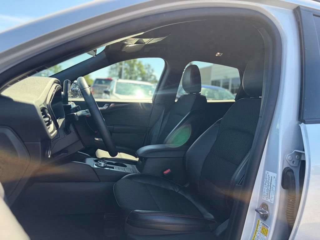 Used 2025 Ford Escape ST-Line AWD/4WD image 16