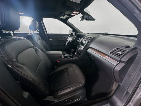 Used 2018 Ford Explorer Limited w/ Equipment Group 301A FWD image 33