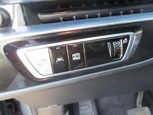 Used 2024 Cadillac Lyriq Luxury image 37