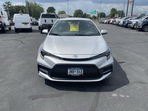 Used 2022 Toyota Corolla SE FWD image 3