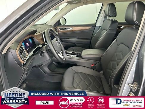 Used 2025 Volkswagen Atlas SE AWD/4WD image 16