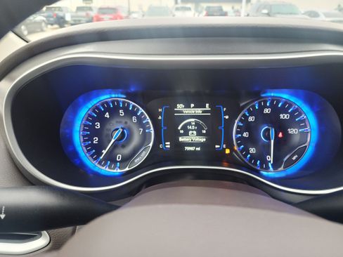 Used 2019 Chrysler Pacifica Touring Plus w/ Tire & Wheel Group image 2