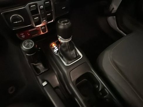 Used 2024 Jeep Wrangler Unlimited AWD/4WD image 21