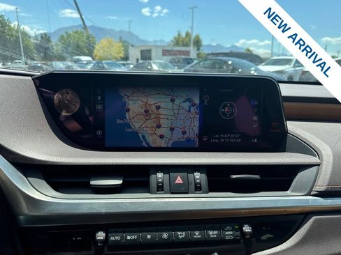 Used 2019 Lexus ES 350 w/ Accessory Package FWD image 24