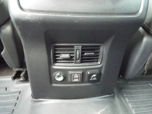 Used 2021 Nissan Titan SV w/ SV Convenience Package AWD/4WD image 29
