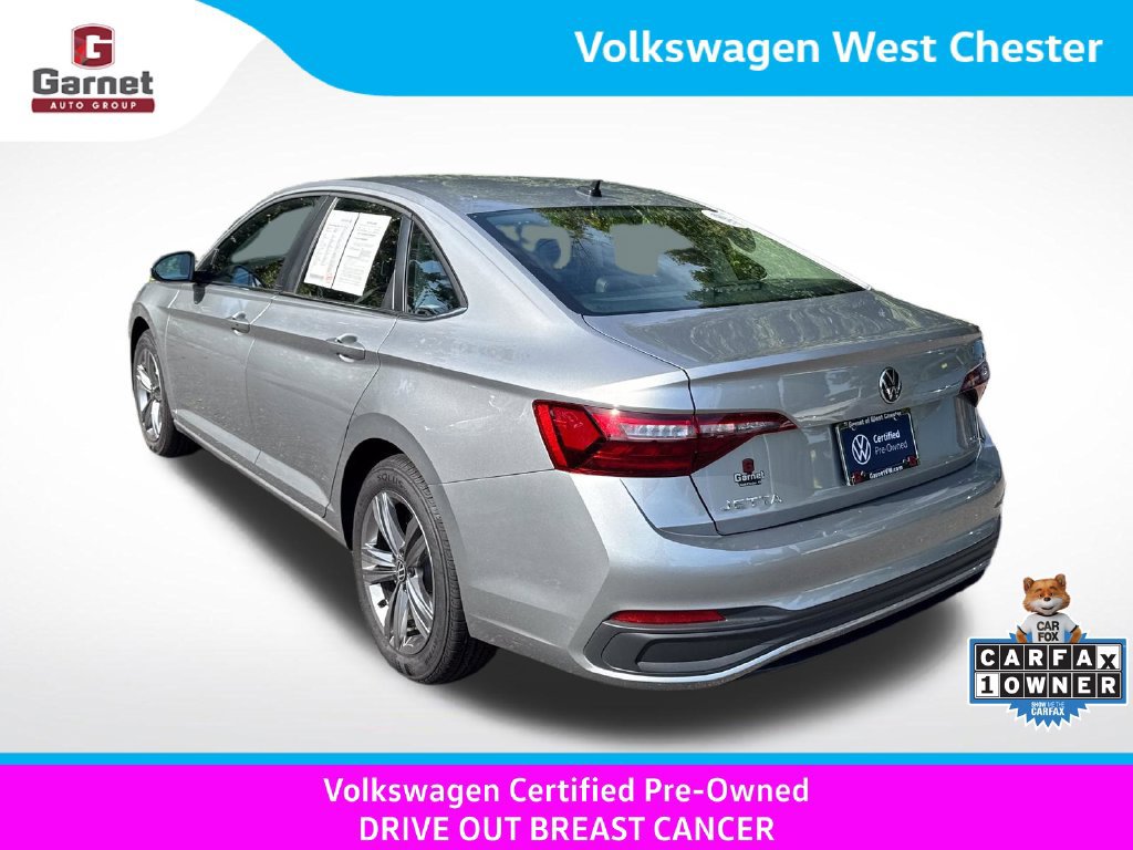 Certified 2023 Volkswagen Jetta SE FWD image 3