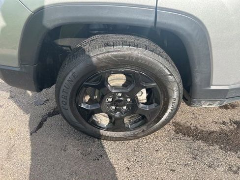 Used 2023 Jeep Compass Trailhawk AWD/4WD image 38