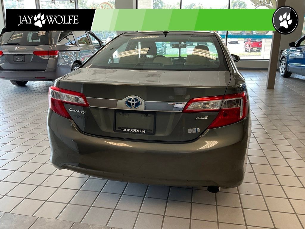 Used 2013 Toyota Camry XLE w/ Leather Pkg FWD image 4