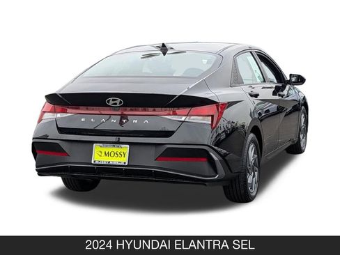 Used 2024 Hyundai Elantra SEL FWD image 8