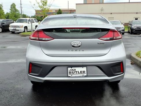 Used 2021 Hyundai Ioniq SE FWD image 22