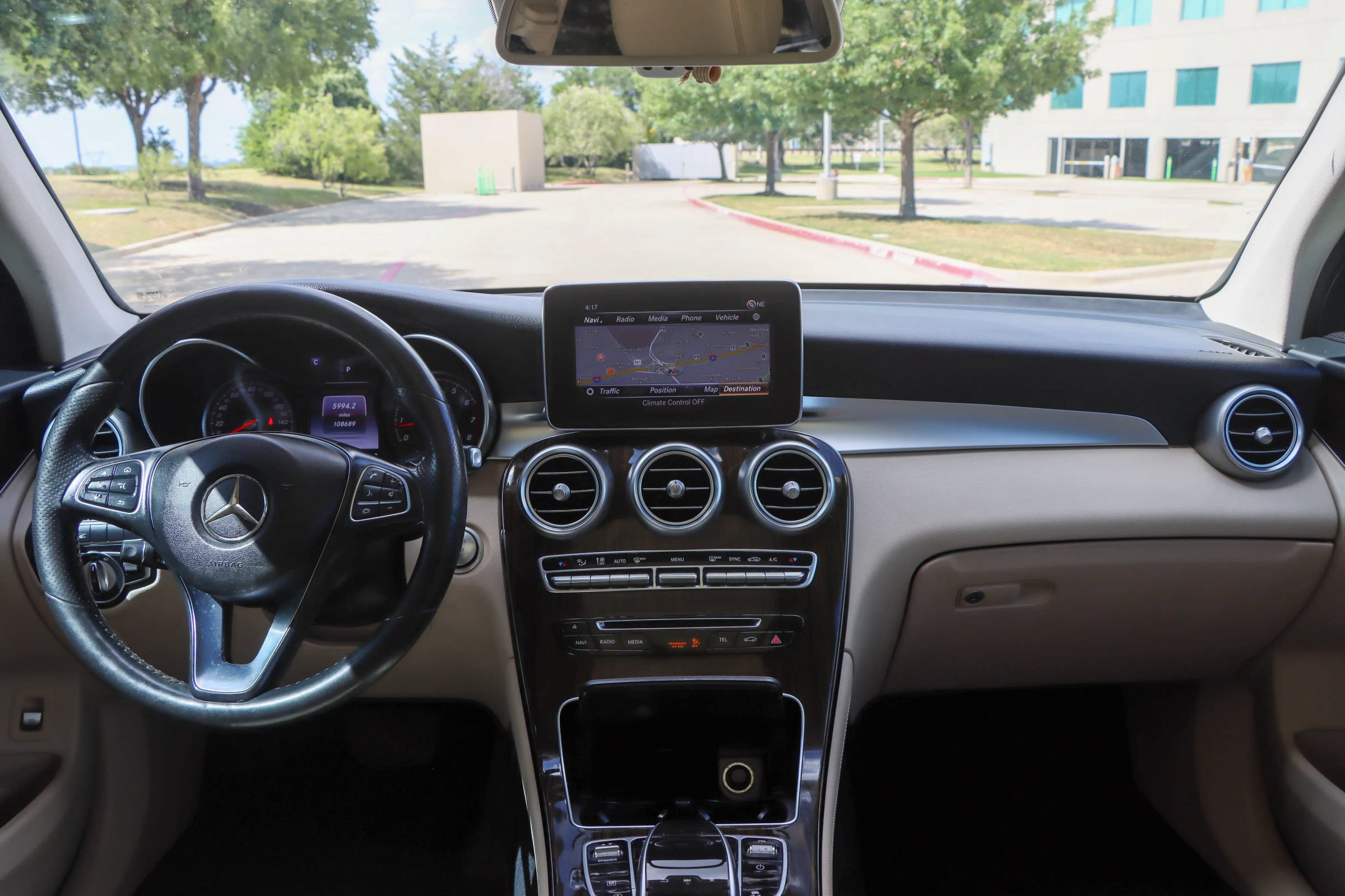 Used 2018 Mercedes-Benz GLC 300 4MATIC w/ Multimedia Package image 26