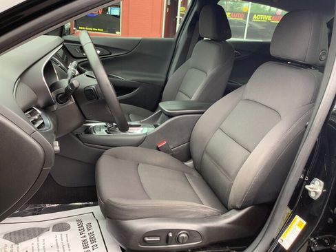 Used 2017 Chevrolet Malibu LT FWD image 10