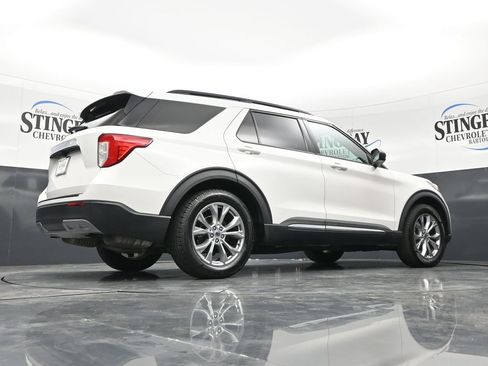 Used 2021 Ford Explorer XLT w/ Equipment Group 202A RWD image 26