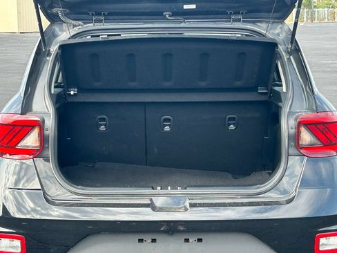 Used 2022 Hyundai Venue SEL FWD image 27