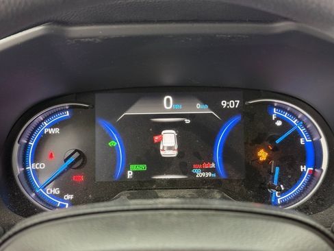 Used 2025 Toyota RAV4 LE image 11