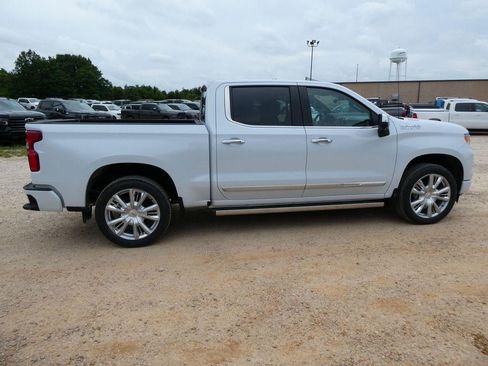 New 2026 Chevrolet Silverado 1500 High Country AWD/4WD image 3