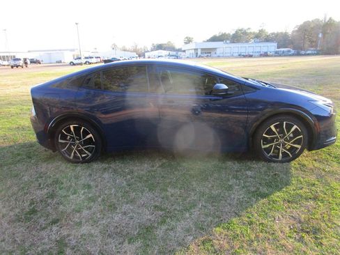 Used 2026 Toyota Prius Plug-In Hybrid image 5