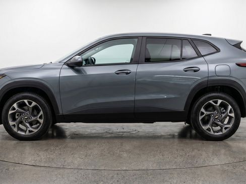Used 2025 Chevrolet Trax LT FWD image 5