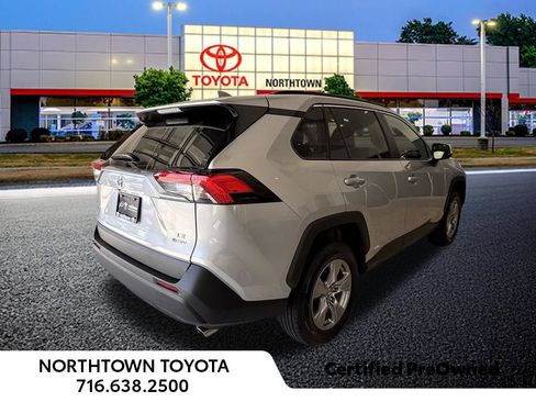 Used 2025 Toyota RAV4 LE AWD/4WD image 28