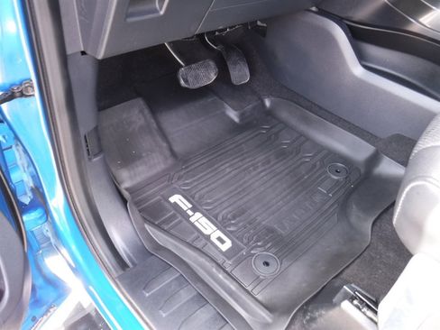 Used 2021 Ford F150 Lariat w/ Max Trailer Tow Package image 19