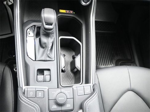 Used 2024 Toyota Grand Highlander XLE image 12