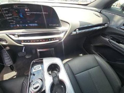 Used 2024 Cadillac Lyriq Tech RWD image 17
