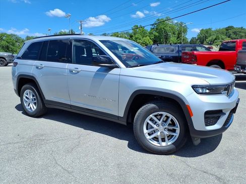 New 2026 Jeep Grand Cherokee Laredo X AWD/4WD image 2