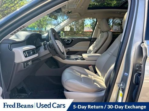 Used 2023 Lincoln Aviator AWD w/ Premium Package image 13