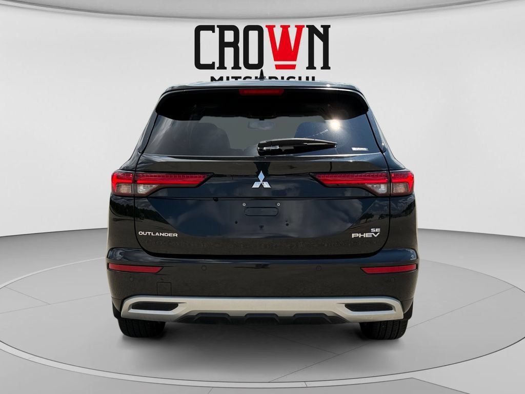 Used 2023 Mitsubishi Outlander 4WD Plug-In Hybrid image 4