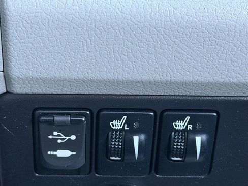 Used 2016 Toyota Sienna image 28