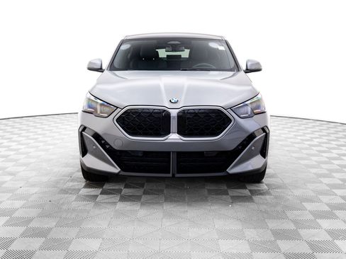 Certified 2025 BMW X2 xDrive28i w/ Premium Package image 9