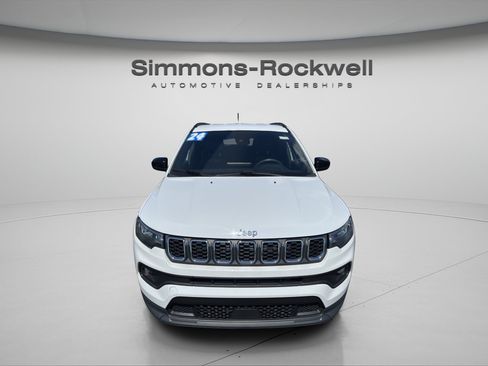Used 2024 Jeep Compass Latitude AWD/4WD image 8