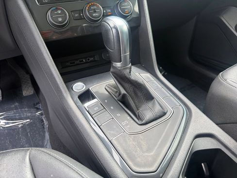 Used 2019 Volkswagen Tiguan SEL R-Line FWD image 19