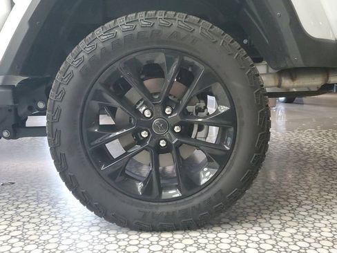 Used 2025 Jeep Gladiator Nighthawk image 6