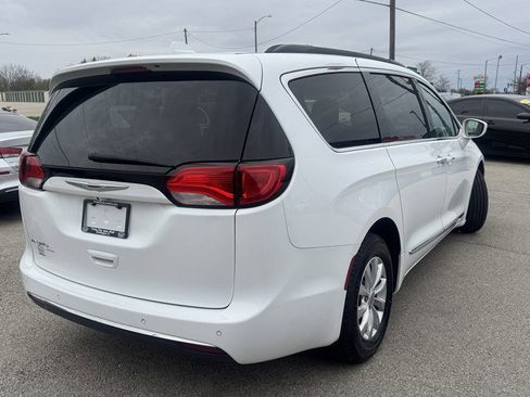 Used 2017 Chrysler Pacifica Touring-L FWD image 8