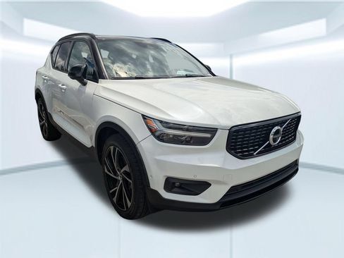Used 2022 Volvo XC40 T5 R-Design w/ Advanced Package AWD/4WD image 3