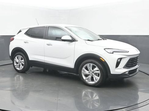 Used 2024 Buick Encore GX Preferred w/ Comfort Package FWD image 7